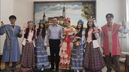 В преддверии масштабного тура: китайские блогеры посетили Посольство Беларуси в Пекине
