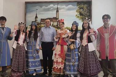 В преддверии масштабного тура: китайские блогеры посетили Посольство Беларуси в Пекине